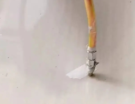 怒江瓷砖空鼓维修公司专业解答在瓷砖铺贴过程中，如果使用的砂料过粗（如全部使用了粗砂），可能会导致以下问题